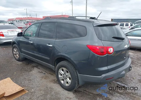 2011 Chevrolet Traverse Ls z USA, uszkodzony, nr VIN 1GNKREED2BJ358695